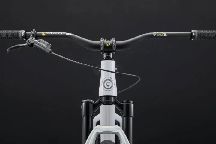 2026 Commencal Absolut Bomber