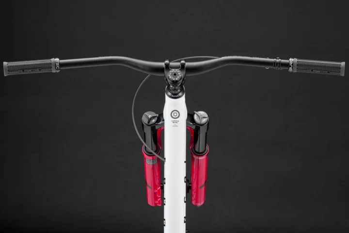 2027 Commencal Absolut Bomber