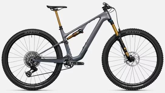2027 Canyon Lux Trail CF 9