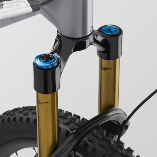 2027 Canyon Lux Trail CF 9