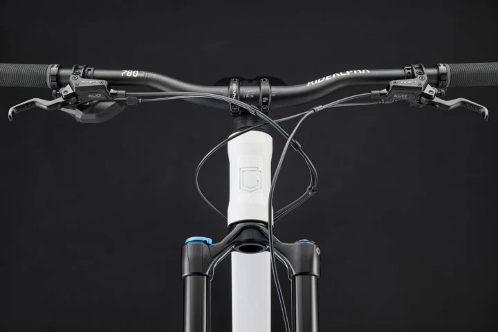 2027 Commencal Meta V5 Essential