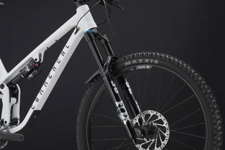 2027 Commencal Meta V5 Essential
