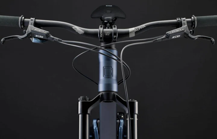 2023 Commencal Meta V5 Race